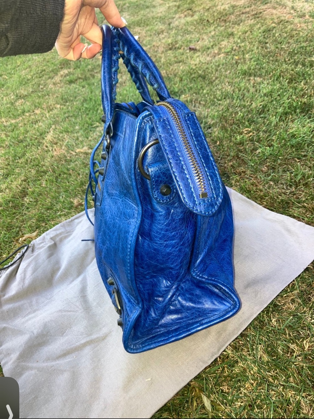 Balenciaga medium city bag top zipper does not zip - Picture 3 of 10
